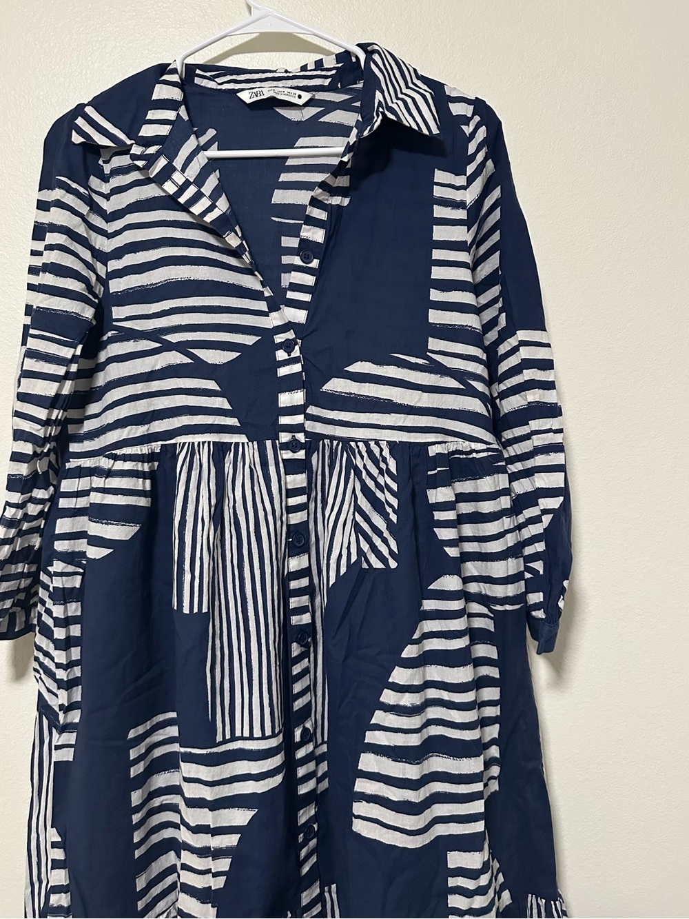 Zara Abstract Printed Navy and White Tiered Midi Dress - Picture 3 of 3